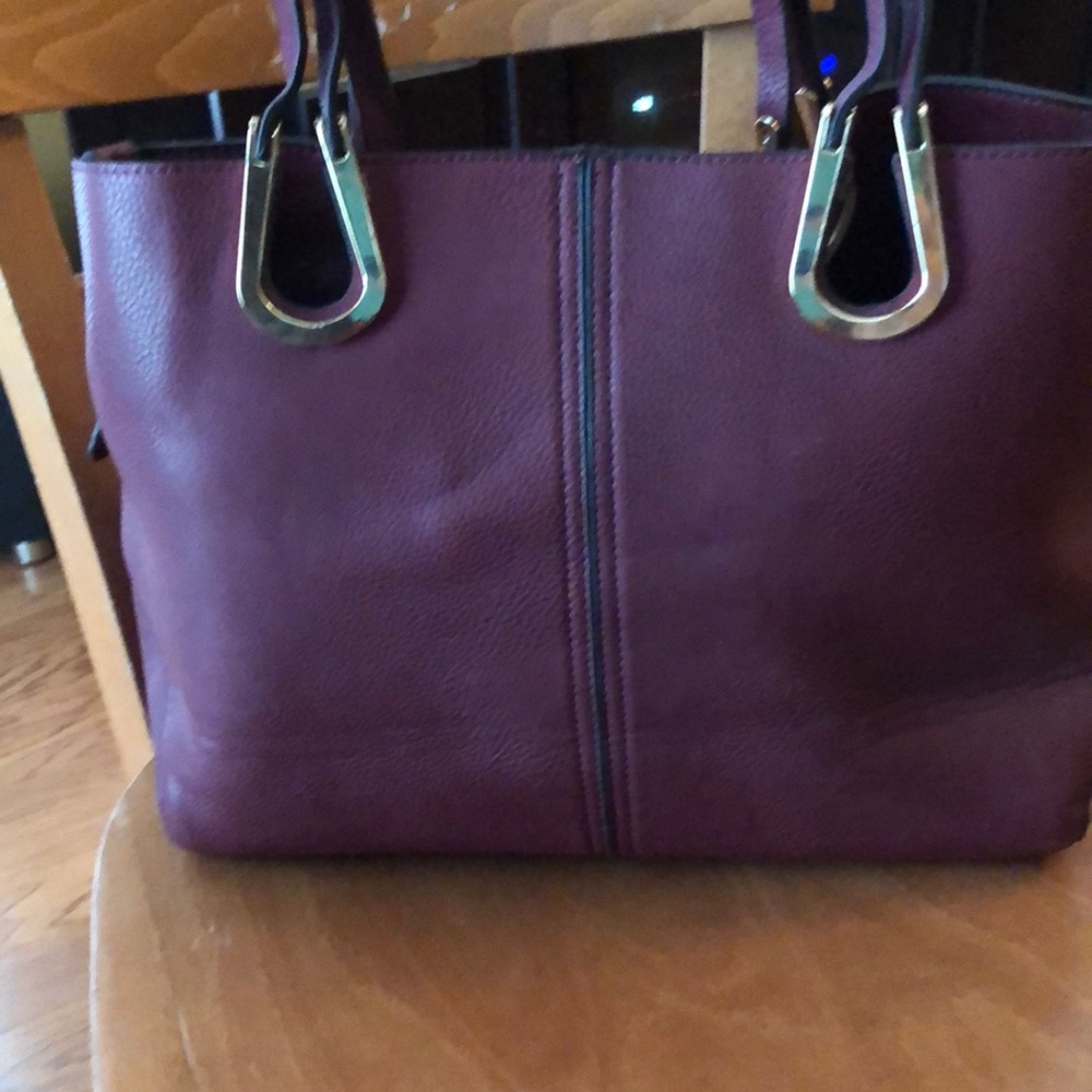 Burgundy tote bag. New never used bought of of qvc